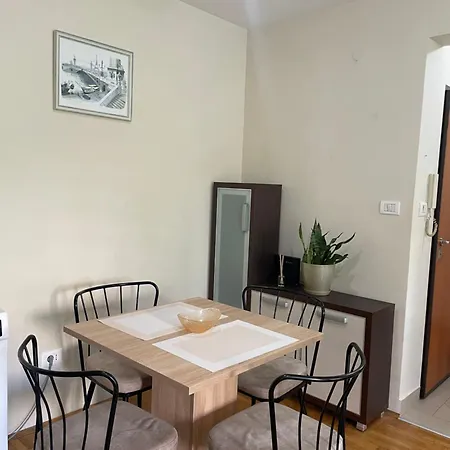 Luka Apartment *