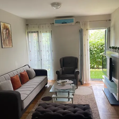 Luka Apartment *